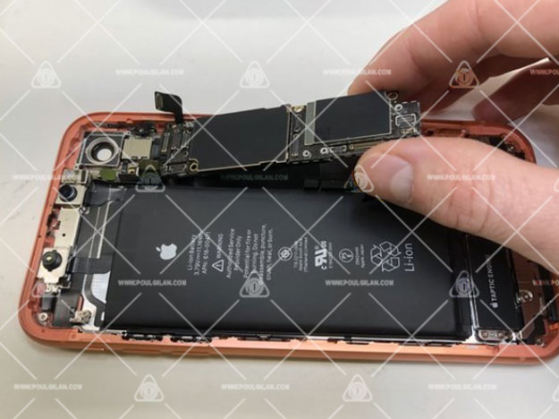 تعویض مین برد iPhone XR