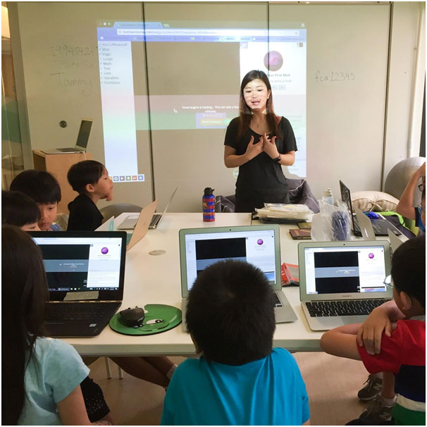 کودکان در هنگ کنگ بعد از مدرسه کد نویسی یاد میگیرند