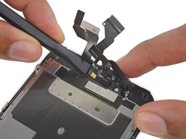 تعمیر دوربین سلفی iPhone 6s