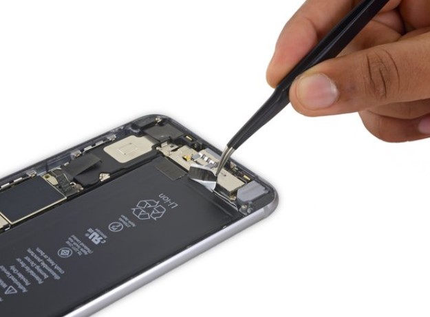 روش  جدا کردن باتری iPhone  6s plus