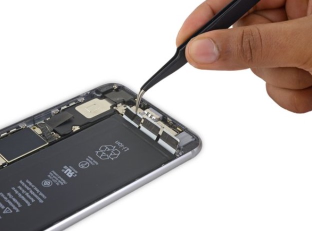 روش  جدا کردن باتری iPhone  6s plus