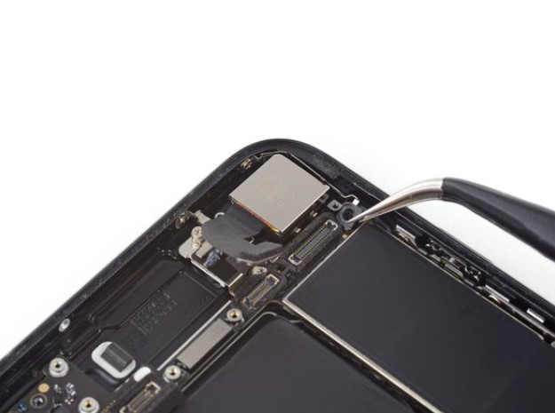 تعمیر مین برد iPhone 7