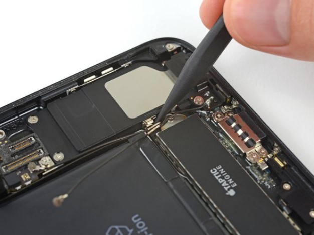 تعمیر بلندگوی iPhone 7 plus