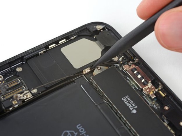 تعمیر بلندگوی iPhone 7 plus