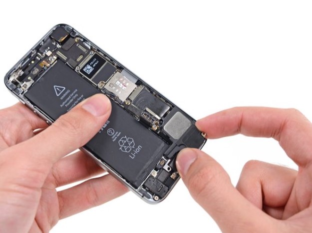 تعمیر بلندگوی iPhone SE