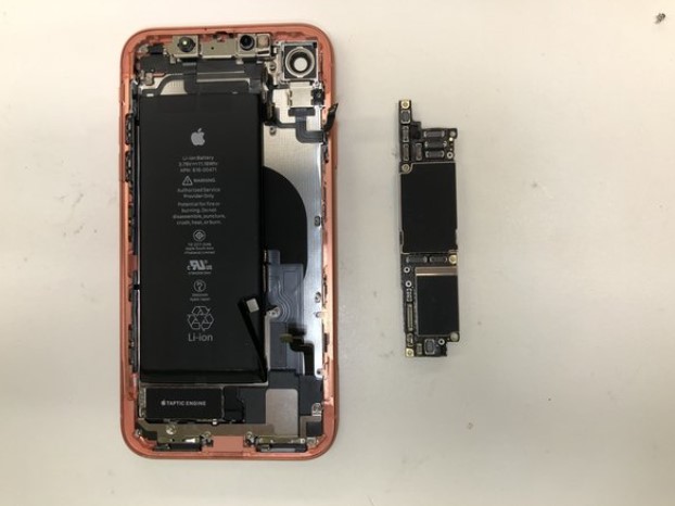 تعویض مین برد iPhone XR